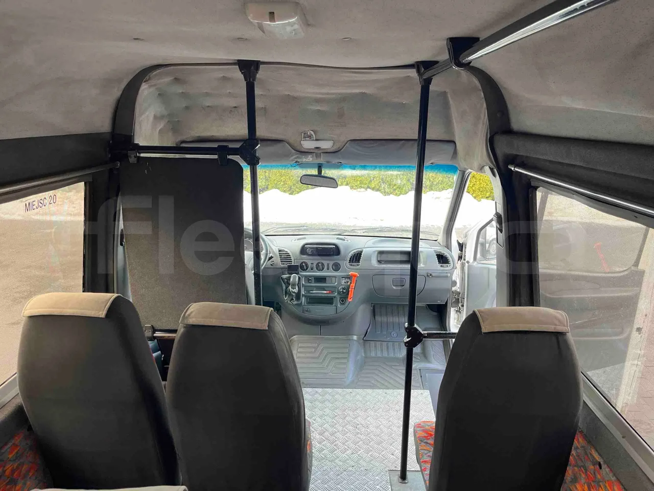 Mercedes-Benz Sprinter 413 CDI - Euro3 - 95kW - 6.600mt - forward view middle aisle