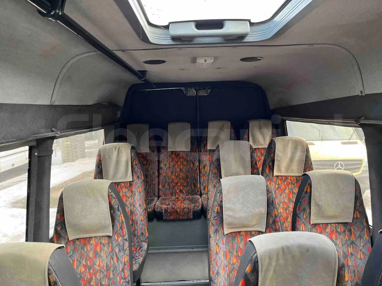 Mercedes-Benz Sprinter 413 CDI - Euro3 - 95kW - 6.600mt - reverse view middle aisle