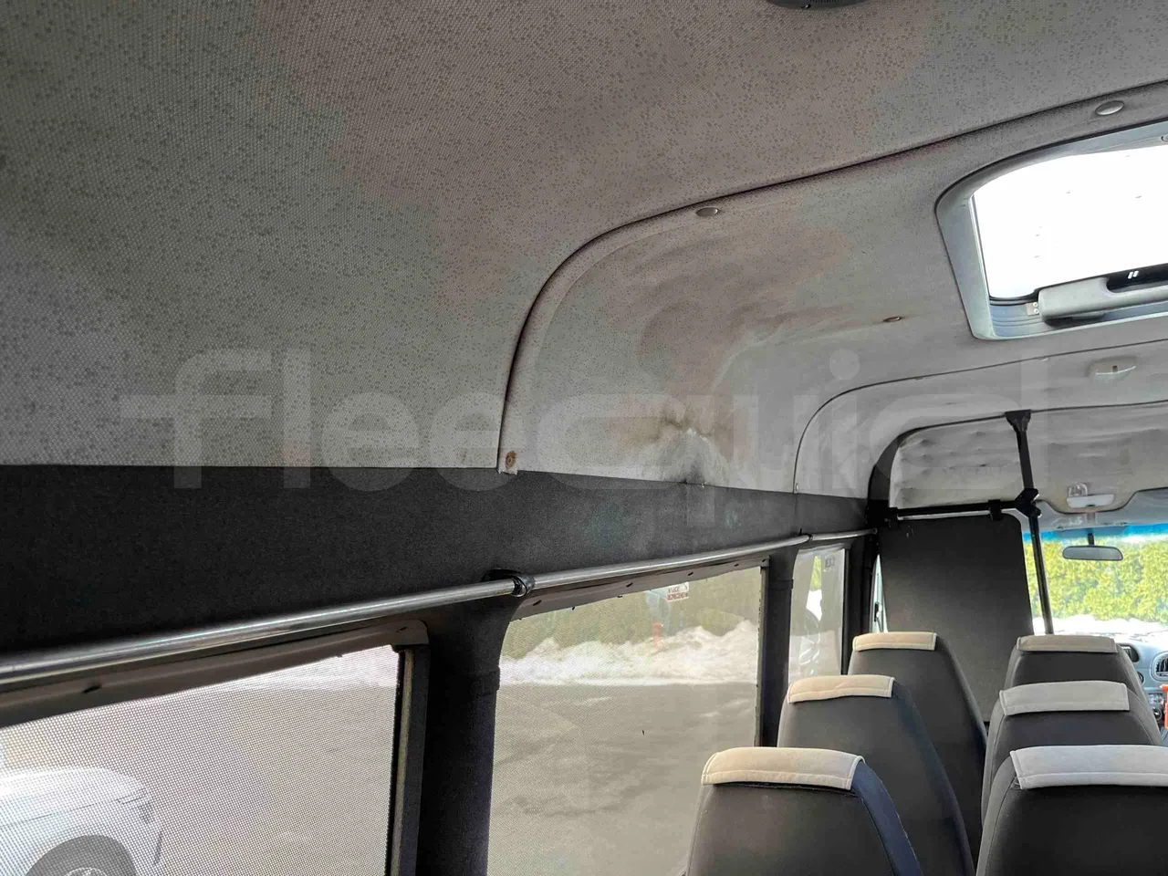 Mercedes-Benz Sprinter 413 CDI - Euro3 - 95kW - 6.600mt - overhead compartments photo
