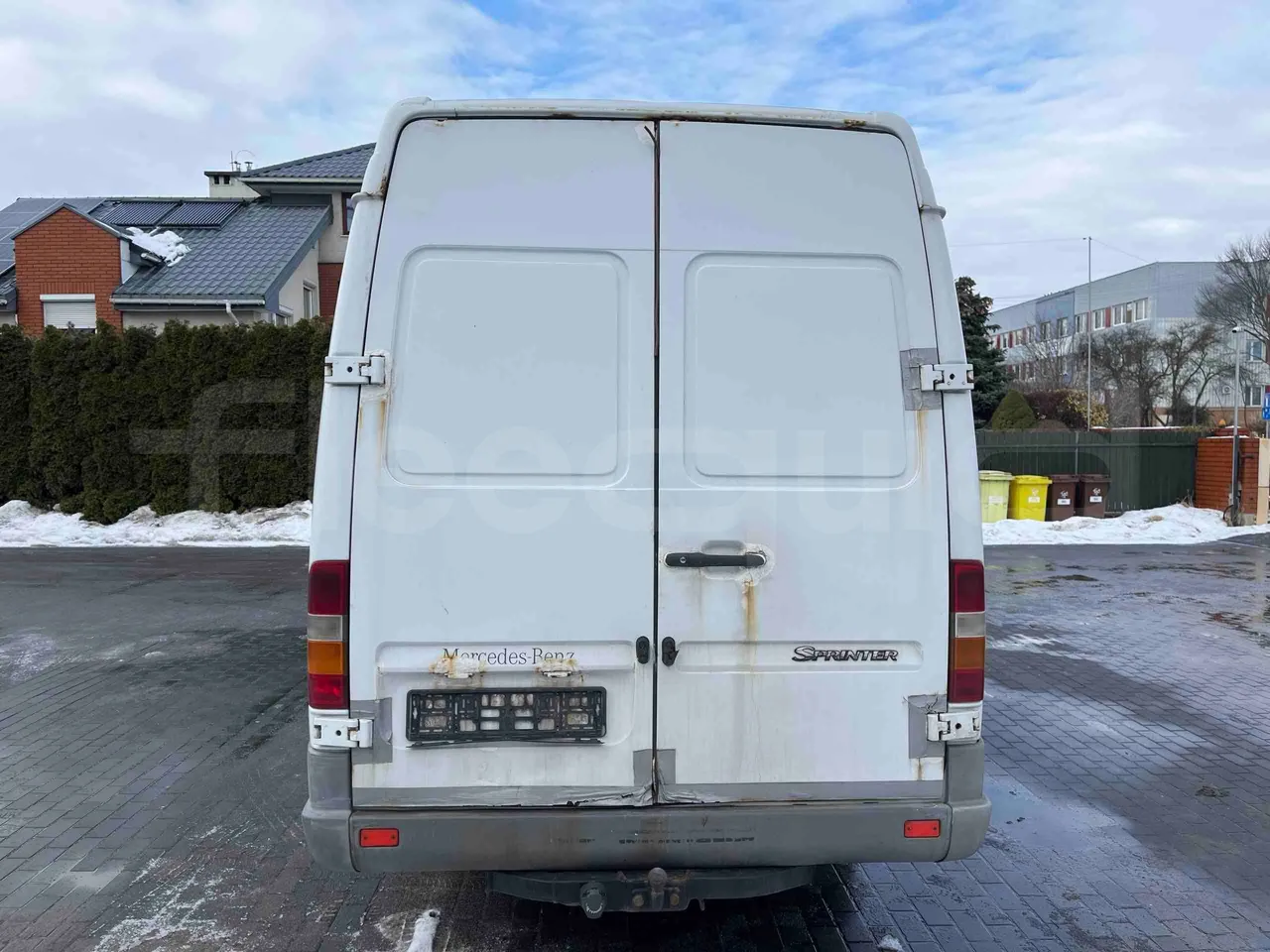 Mercedes-Benz Sprinter 413 CDI - Euro3 - 95kW - 6.600mt - rear hatch closed