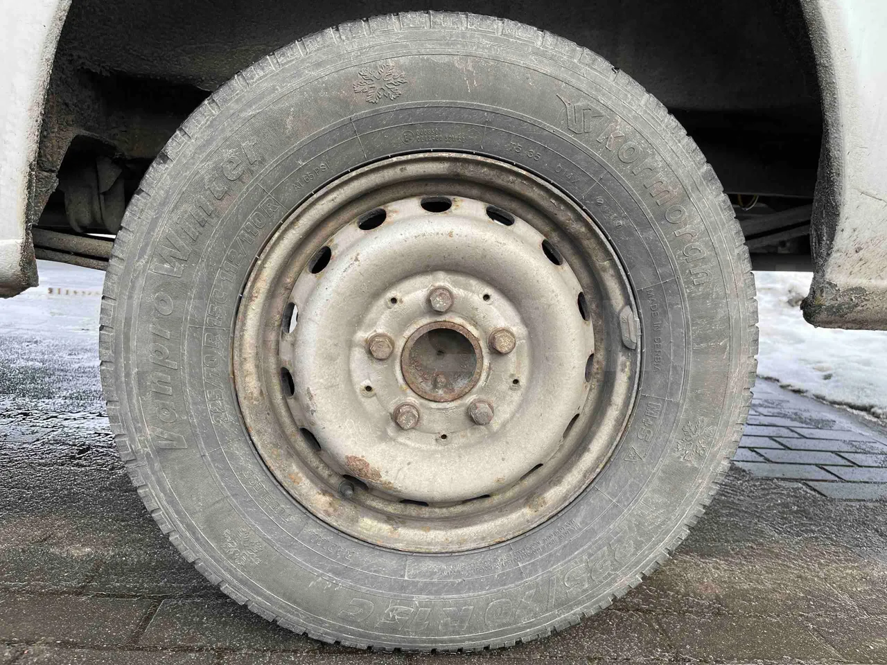 Mercedes-Benz Sprinter 413 CDI - Euro3 - 95kW - 6.600mt - rear left tire photo