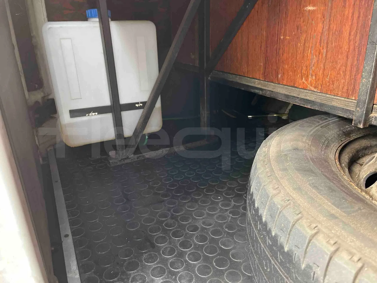 Mercedes-Benz Sprinter 413 CDI - Euro3 - 95kW - 6.600mt - under carpet photo