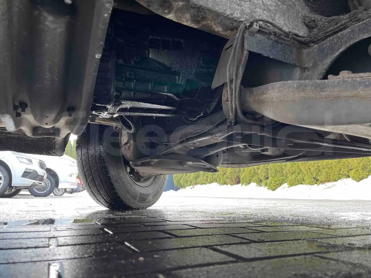 Mercedes-Benz Sprinter 413 CDI - Euro3 - 95kW - 6.600mt - front axle left side