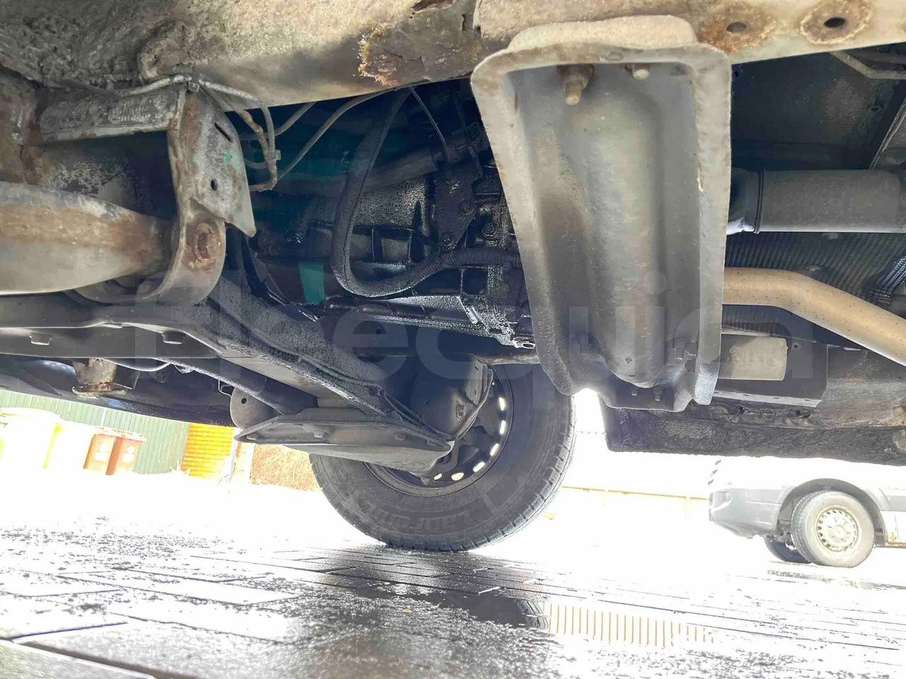 Mercedes-Benz Sprinter 413 CDI - Euro3 - 95kW - 6.600mt - front axle right side