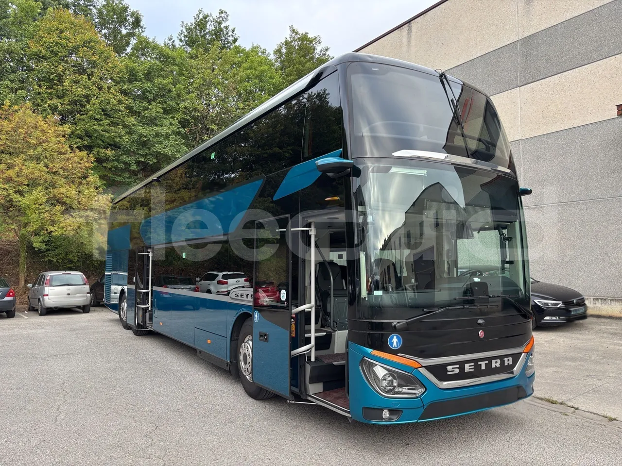 Setra S531 - 3/4 Front Right Side Doors Open