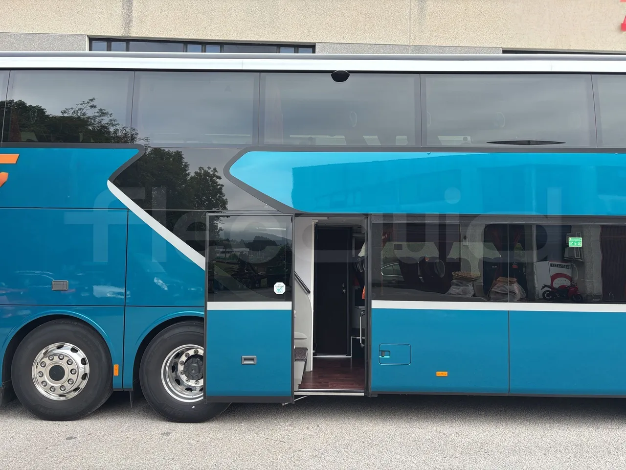 Setra S531 - 3/4 Rear Right Side Doors Open