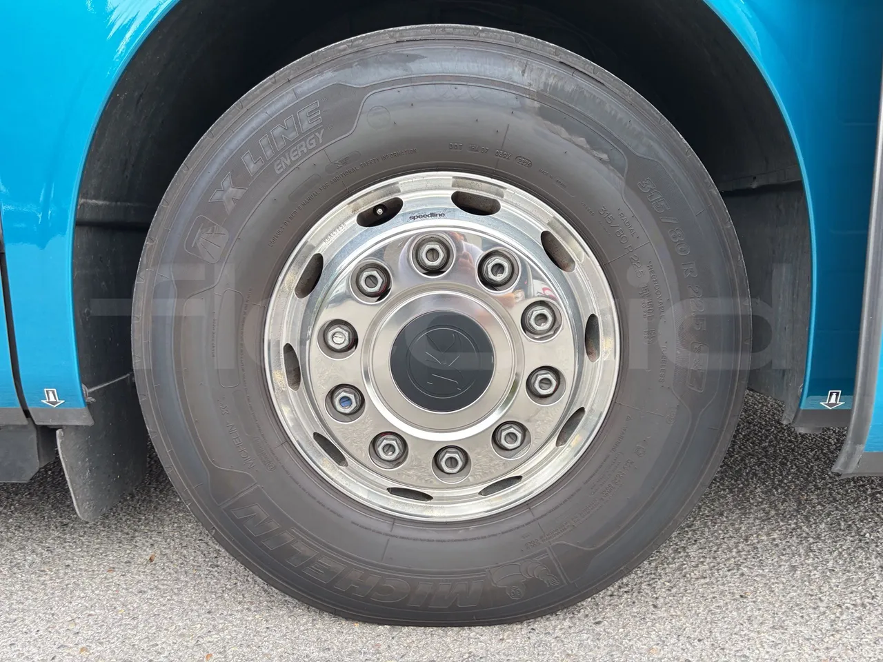 Setra S531 - First Axle Left Side: Complete Tyre