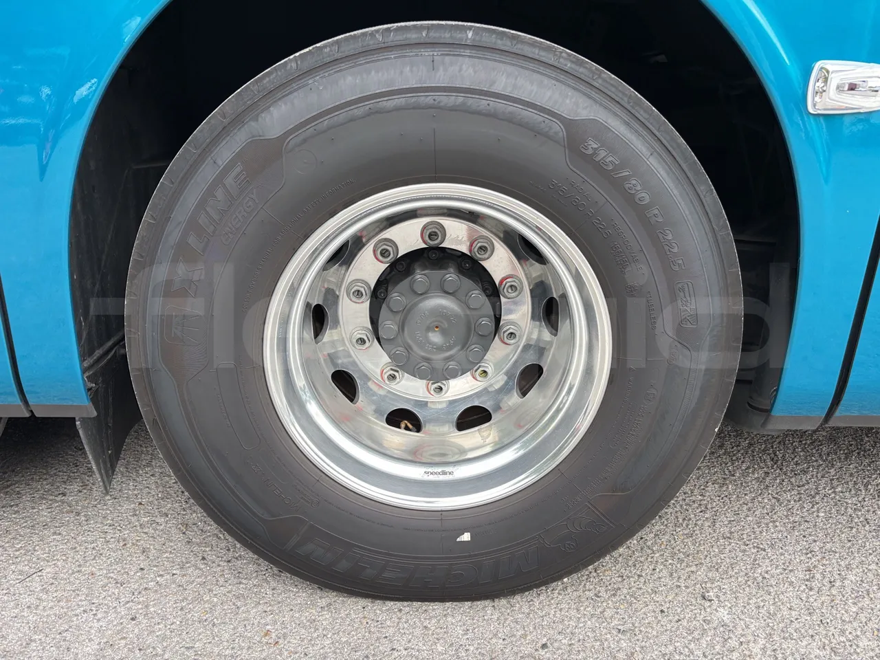 Setra S531 - Second Axle Left Side: Complete Wheel