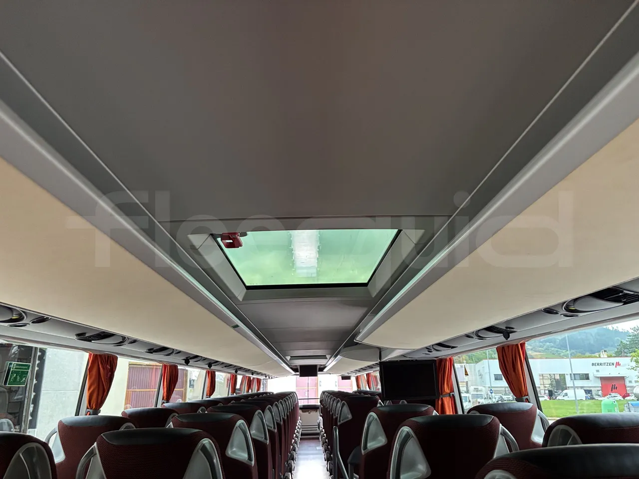 Setra S531 - Second Floor: Overhead Compartments
