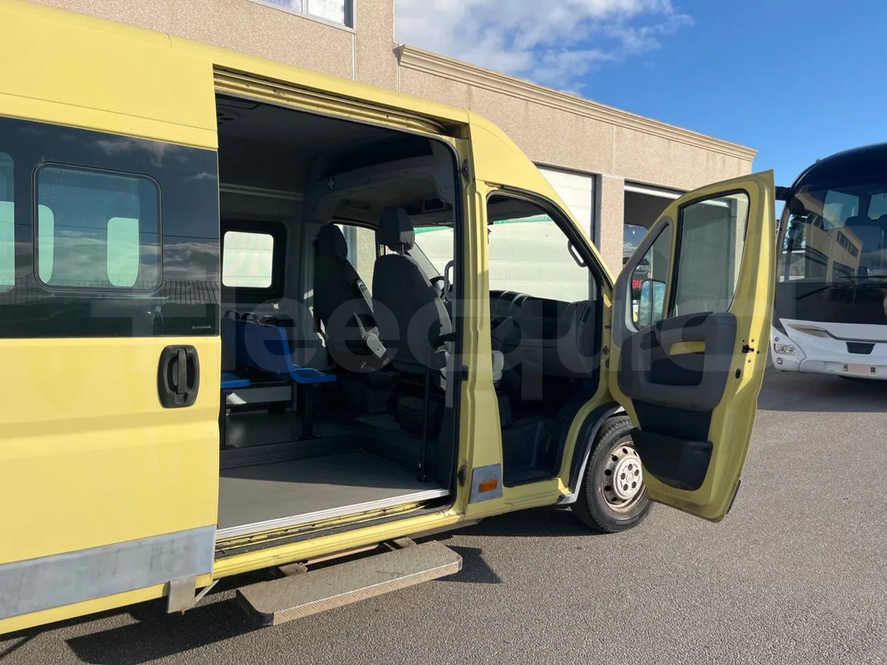Fiat Ducato 250ECMEC - EUR4 - 88kW - 6.363m - front door 2 open