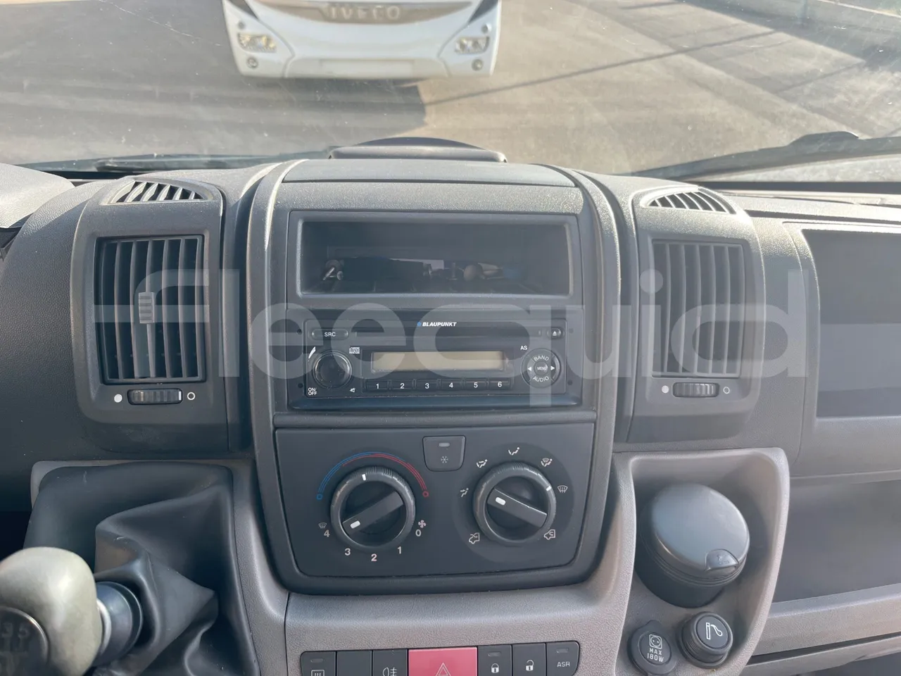 Fiat Ducato 250ECMEC - EUR4 - 88kW - 6.363m - radio accessories photo