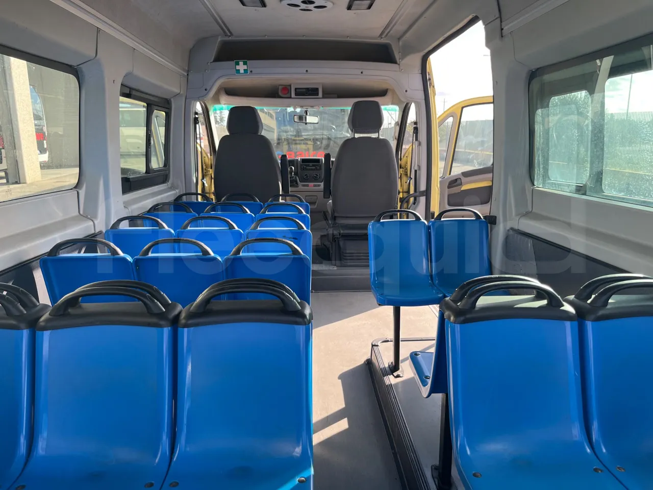 Fiat Ducato 250ECMEC - EUR4 - 88kW - 6.363m - forward view middle aisle