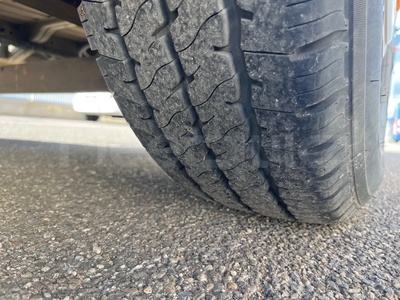 Fiat Ducato 250ECMEC - EUR4 - 88kW - 6.363m - tread condition front tires left