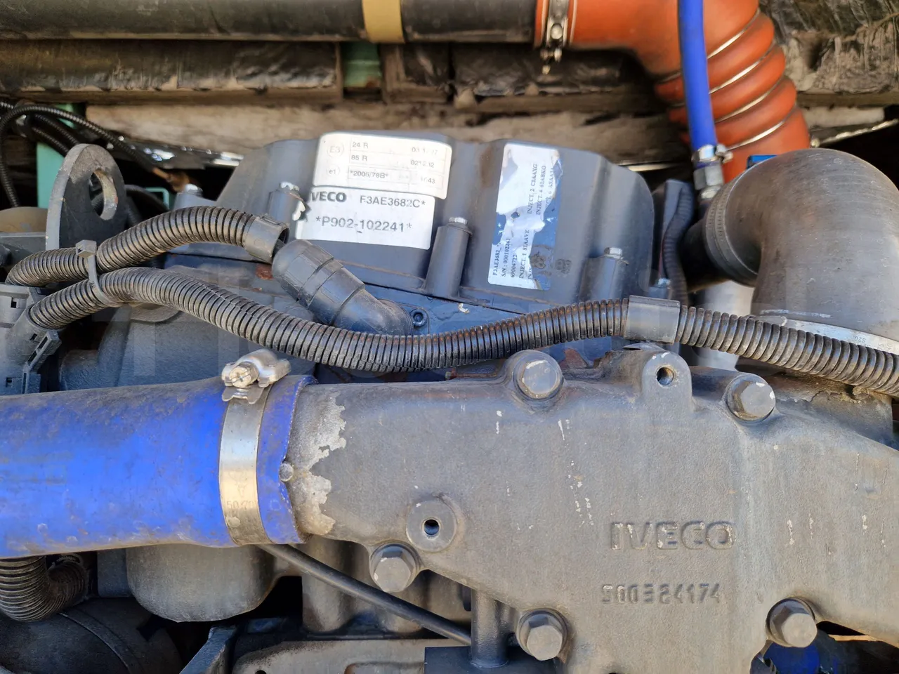 Iveco Evadys SFR130 -EUR5-279kW -11.995m - engine plate photo