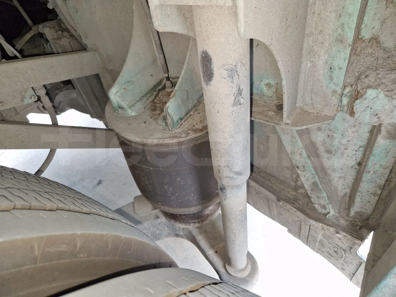 Iveco Evadys SFR130 -EUR5-279kW -11.995m - axel 2 air springs 1 left