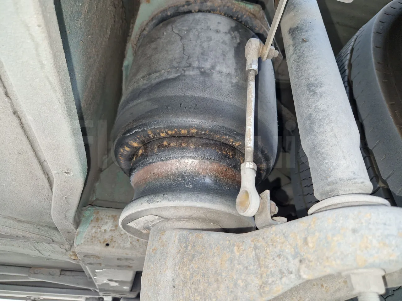 Iveco Evadys SFR130 -EUR5-279kW -11.995m - axel 2 air springs 2 left