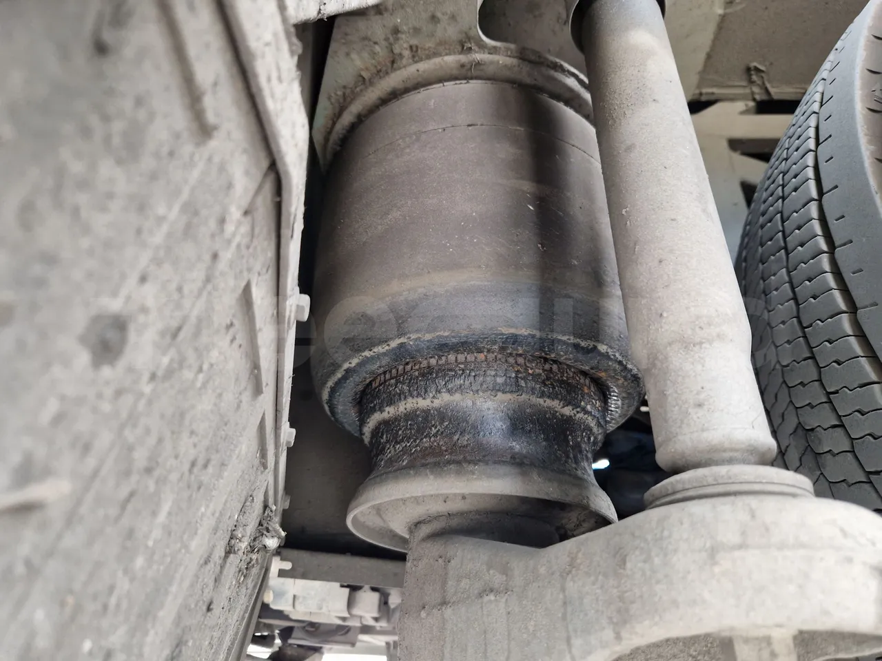 Iveco Evadys SFR130 -EUR5-279kW -11.995m - axel 2 air springs 2 right