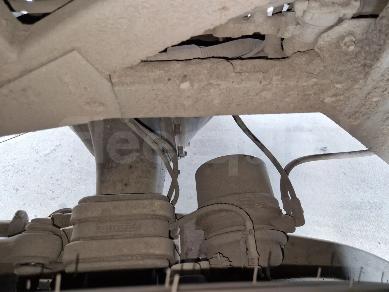 Iveco Evadys SFR130 -EUR5-279kW -11.995m - axle 2 caliper brakes left