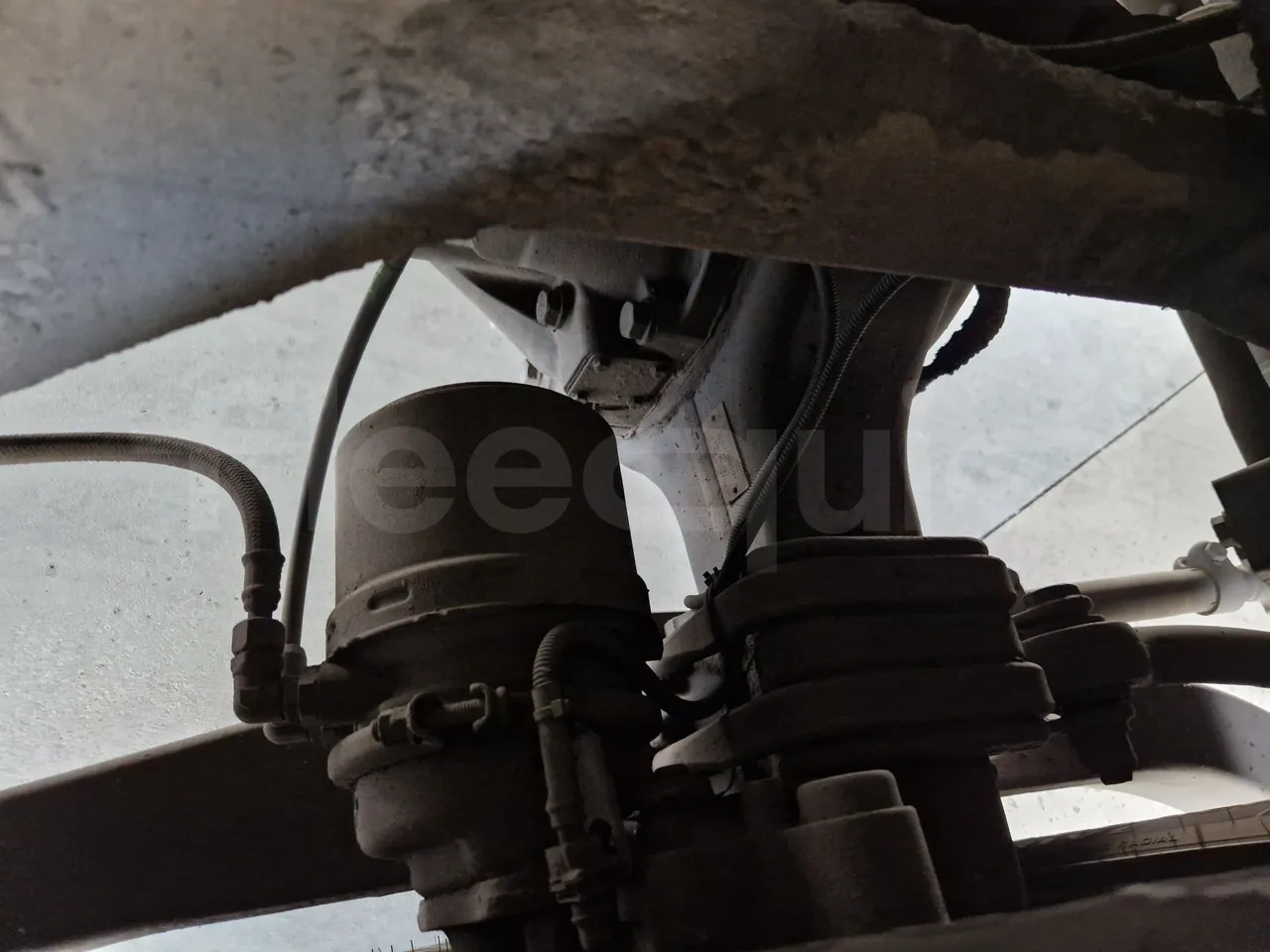 Iveco Evadys SFR130 -EUR5-279kW -11.995m - axle 2 caliper brakes right