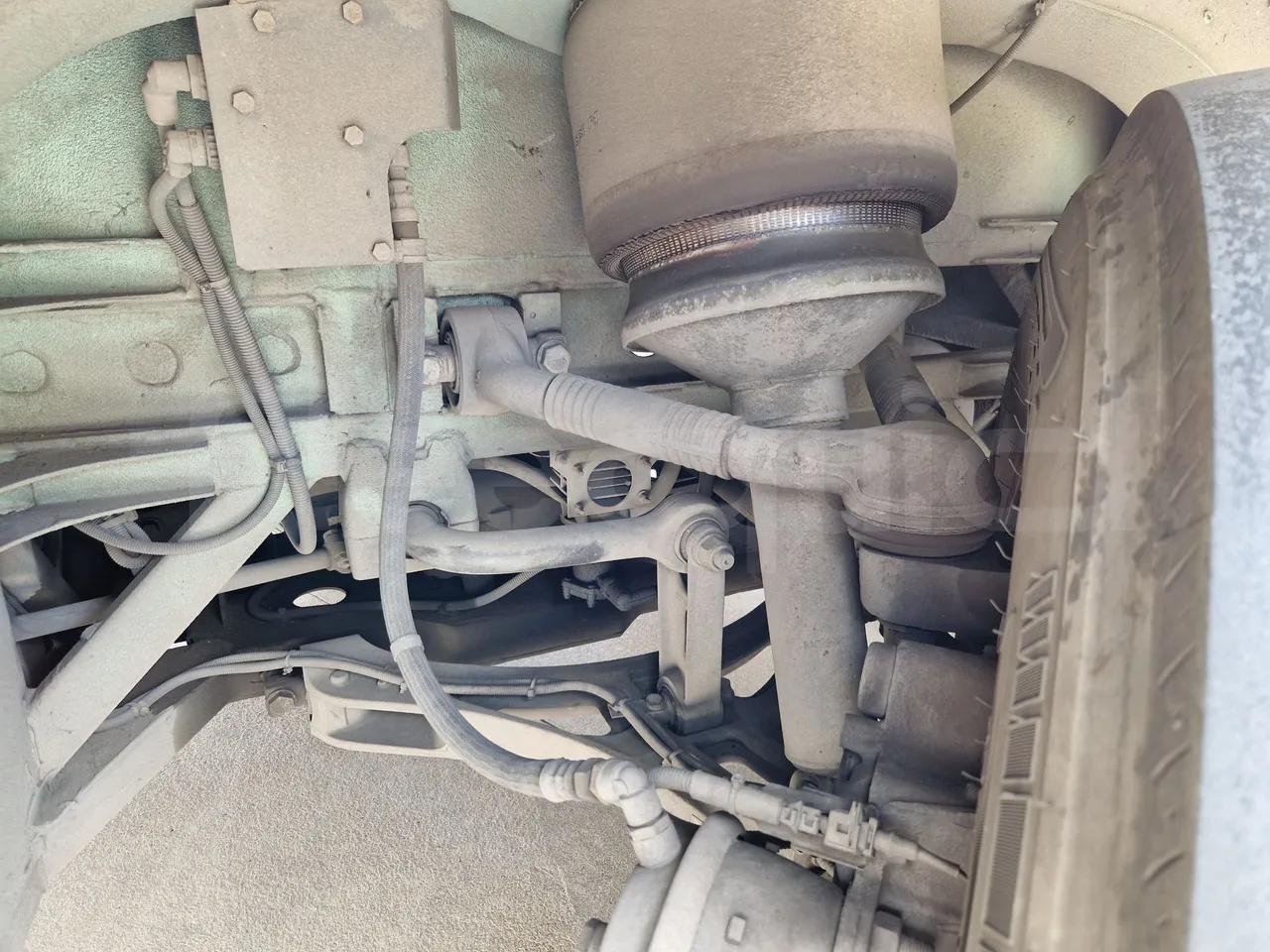Iveco Evadys SFR130 -EUR5-279kW -11.995m - front air springs left