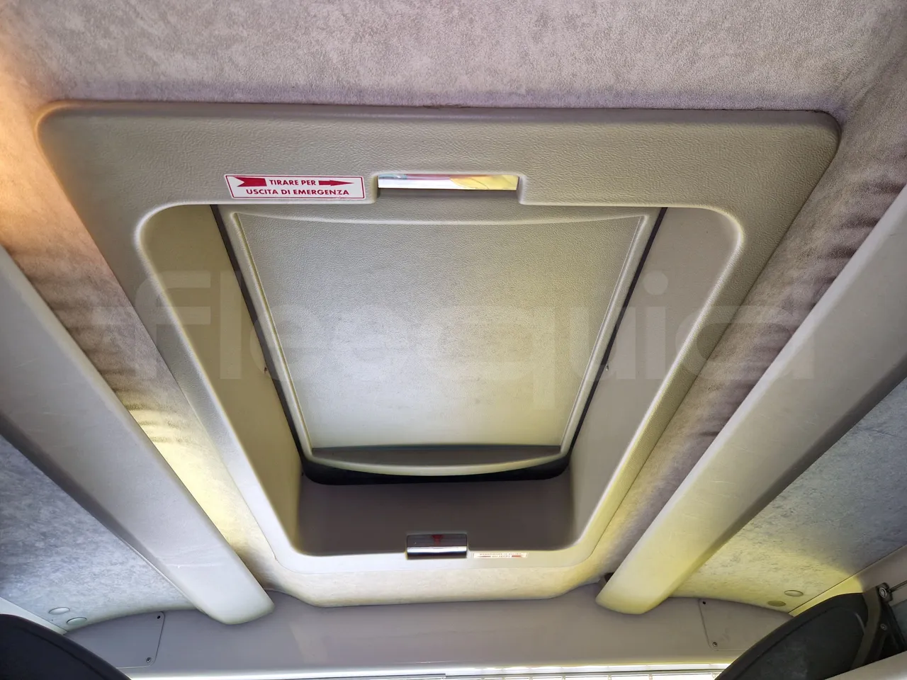 Iveco Evadys SFR130 -EUR5-279kW -11.995m - roof hatch 1