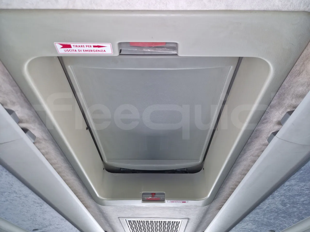 Iveco Evadys SFR130 -EUR5-279kW -11.995m - roof hatch 2