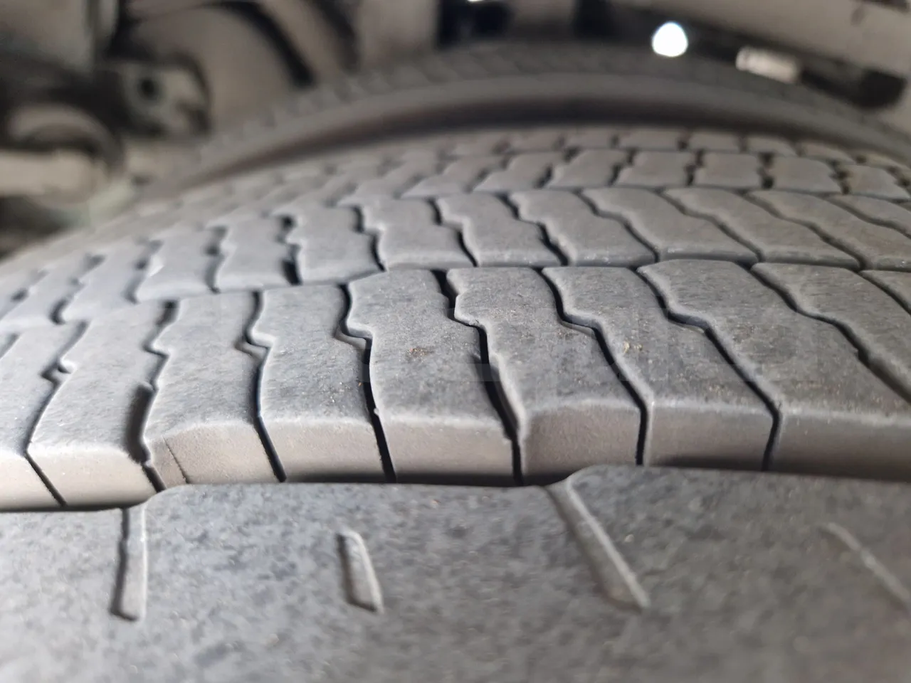 Iveco Evadys SFR130 -EUR5-279kW -11.995m - tread condition second axle tires right
