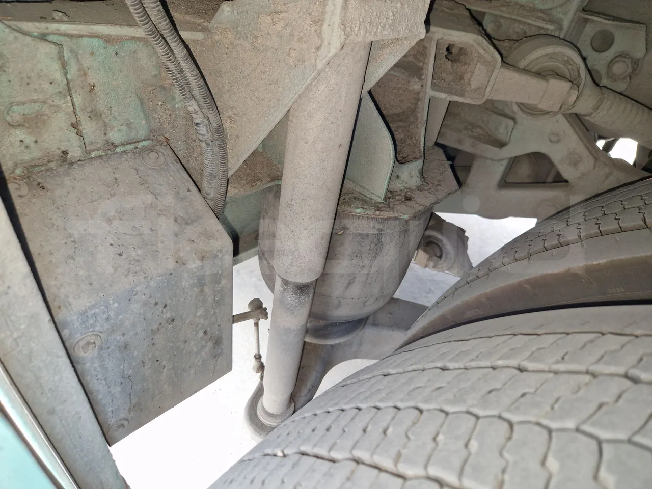 Iveco Evadys SFR130 -EUR5-279kW -11.995m - axle 2 shock absorbers 1 left