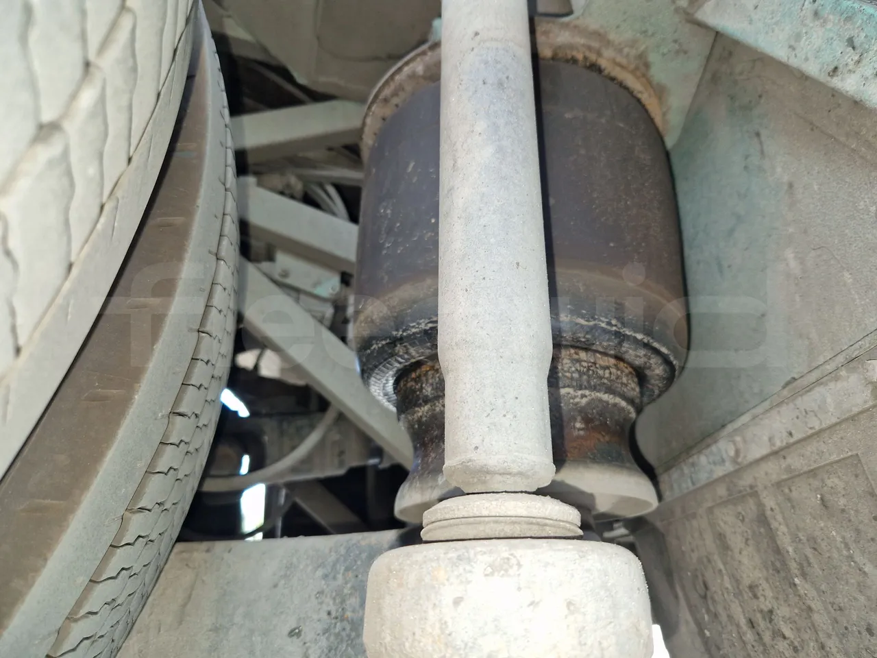 Iveco Evadys SFR130 -EUR5-279kW -11.995m - axle 2 shock absorbers 2 left