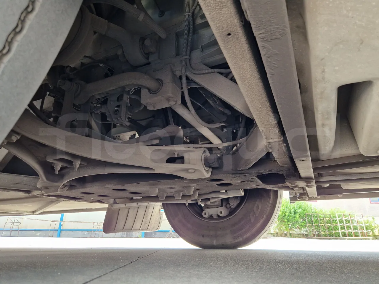 Iveco Evadys SFR130 -EUR5-279kW -11.995m - front axle right side