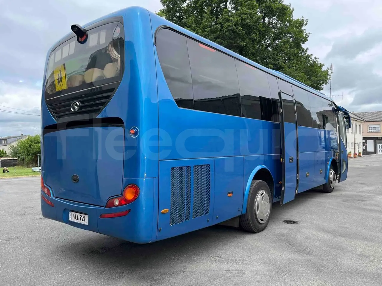 King Long XMQ6996 - 3/4 Rear Right Side Doors Open