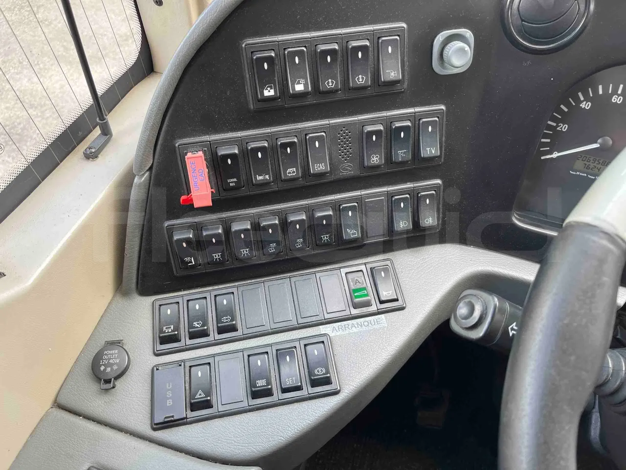 King Long XMQ6996 - Onboard Device 2