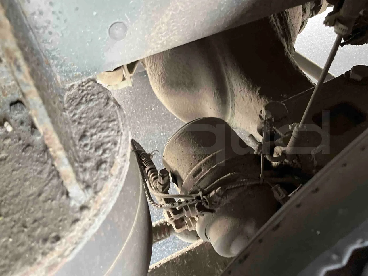 King Long XMQ6996 - Second Axle Caliper Brakes Left Side