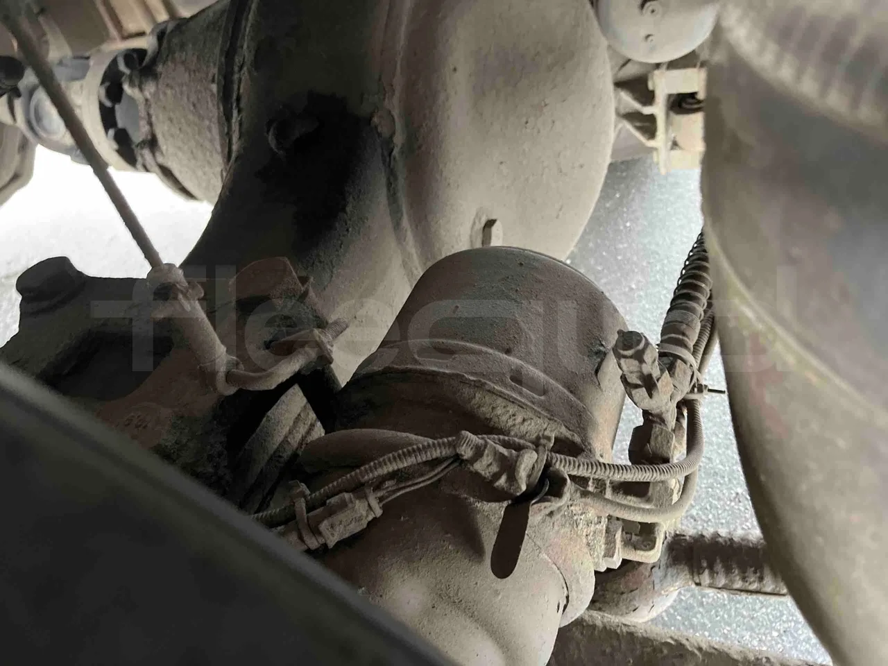 King Long XMQ6996 - Second Axle Caliper Brakes Right Side
