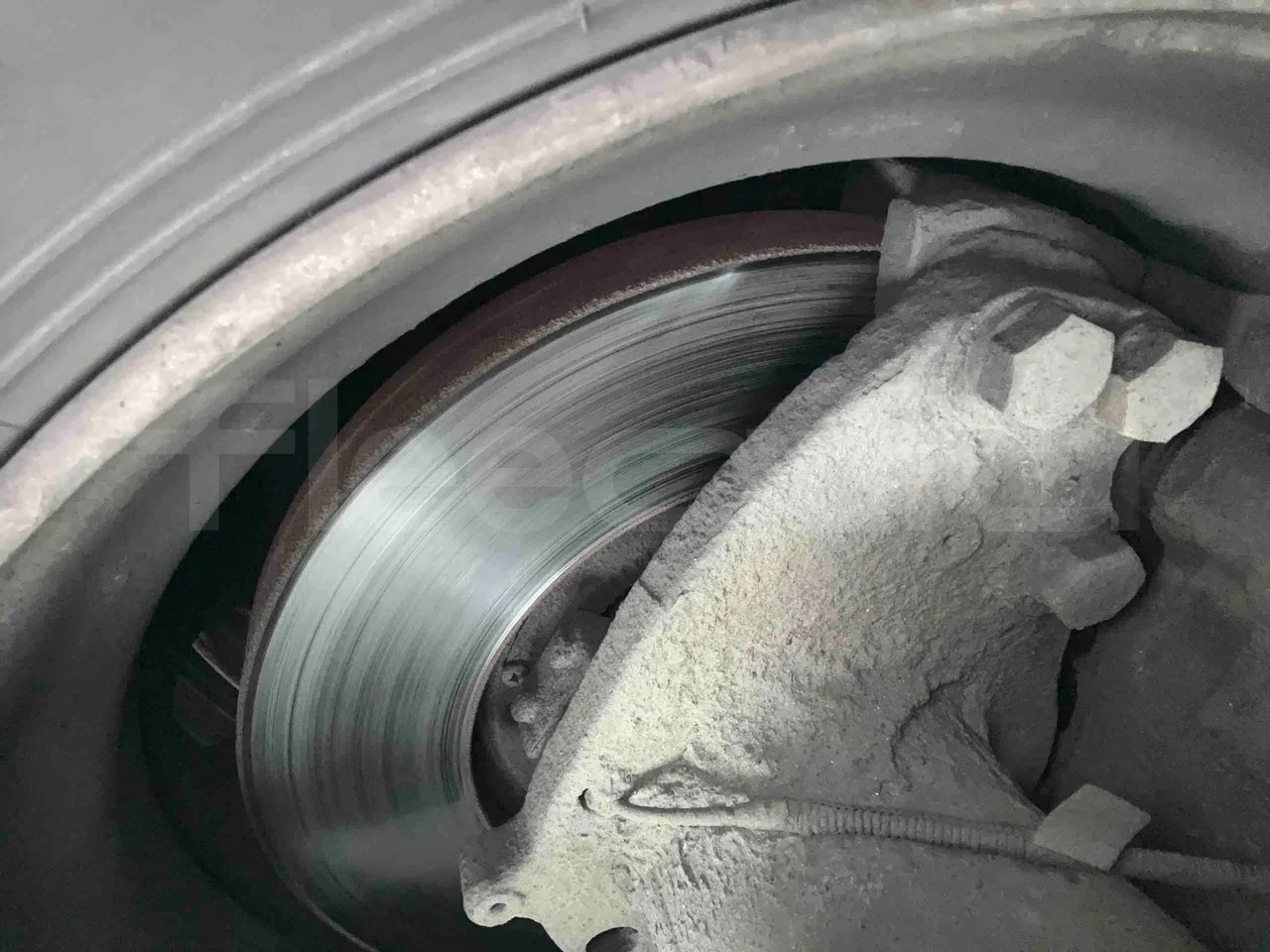 King Long XMQ6996 - Second Axle Discs Left Side