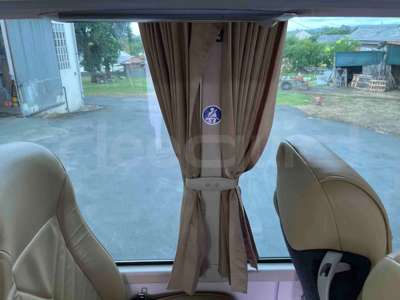 King Long XMQ6996 - Folding Seats