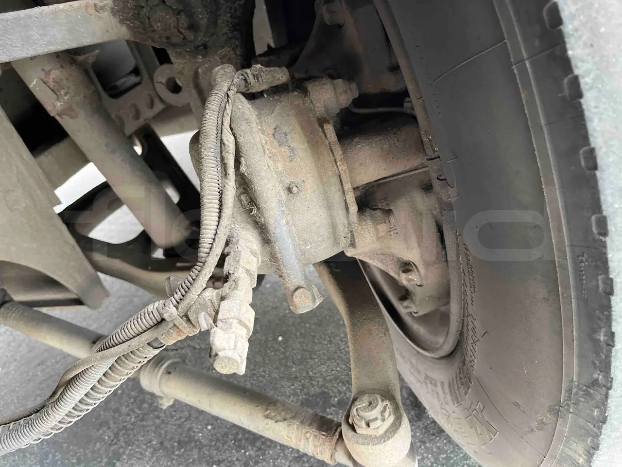King Long XMQ6996 - First Axle Brake Calipers Left Side