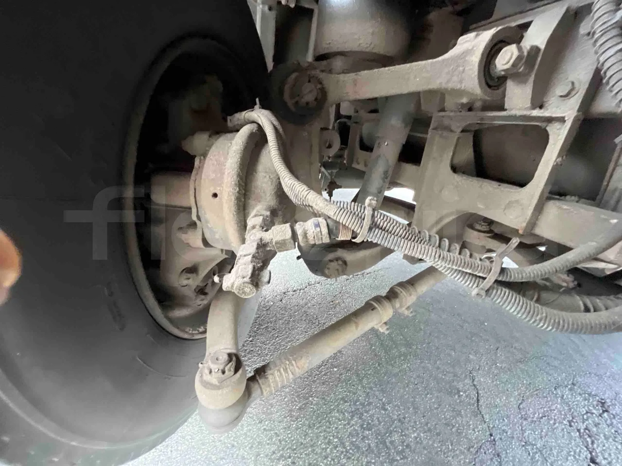 King Long XMQ6996 - First Axle Brake Calipers Right Side