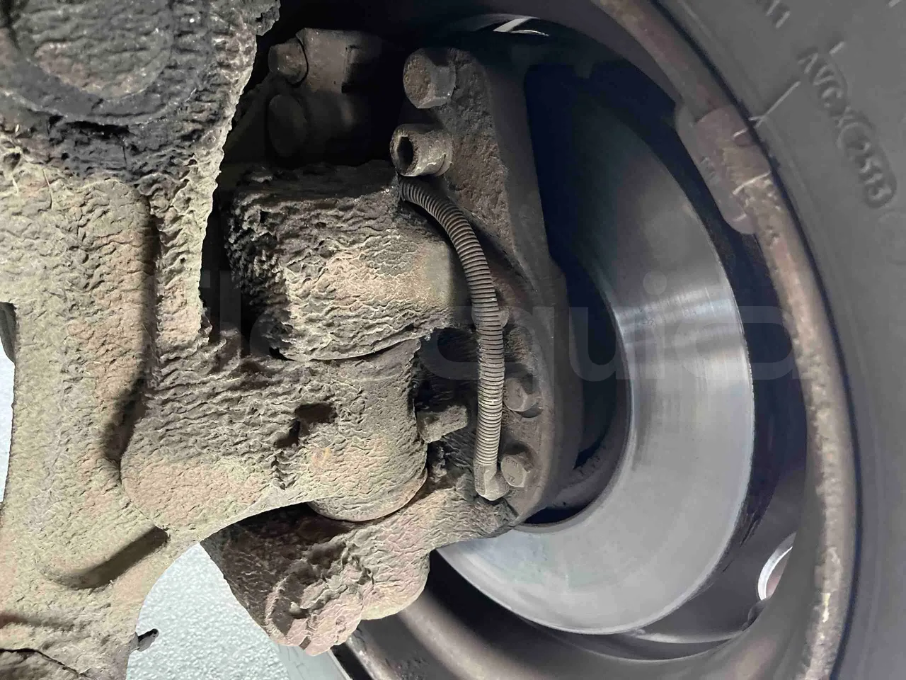 King Long XMQ6996 - First Axle Discs Right Side