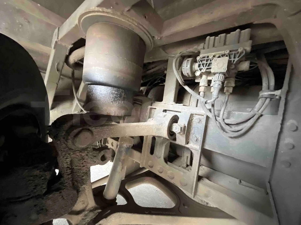 King Long XMQ6996 - First Axle Shock Absorbers Left Side