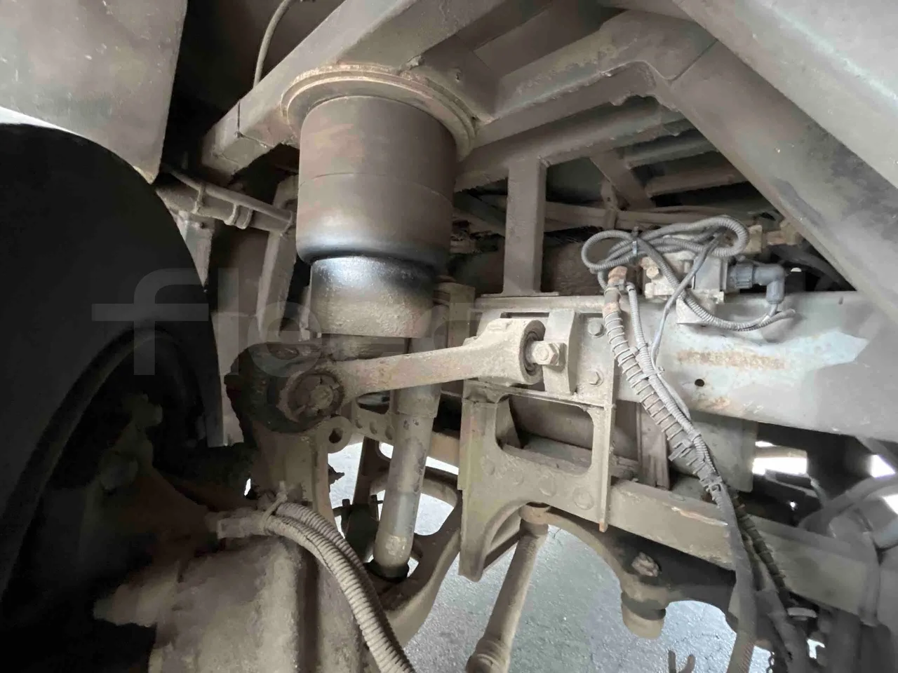 King Long XMQ6996 - First Axle Shock Absorbers Right Side