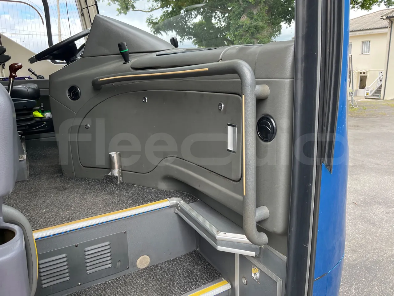 King Long XMQ6996 - handrails photo