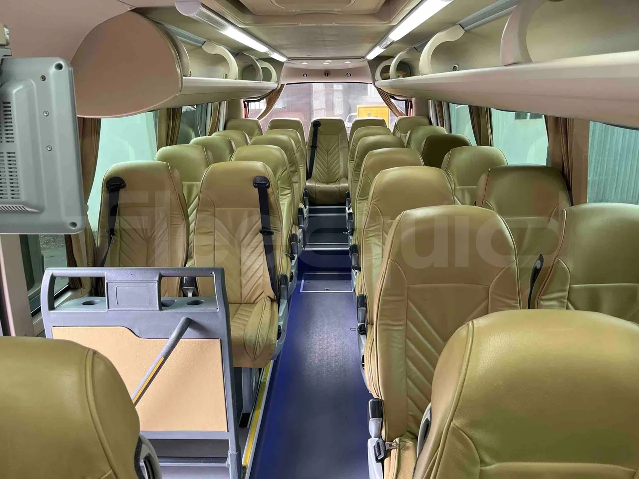 King Long XMQ6996 - Reverse Seats From Middle Position