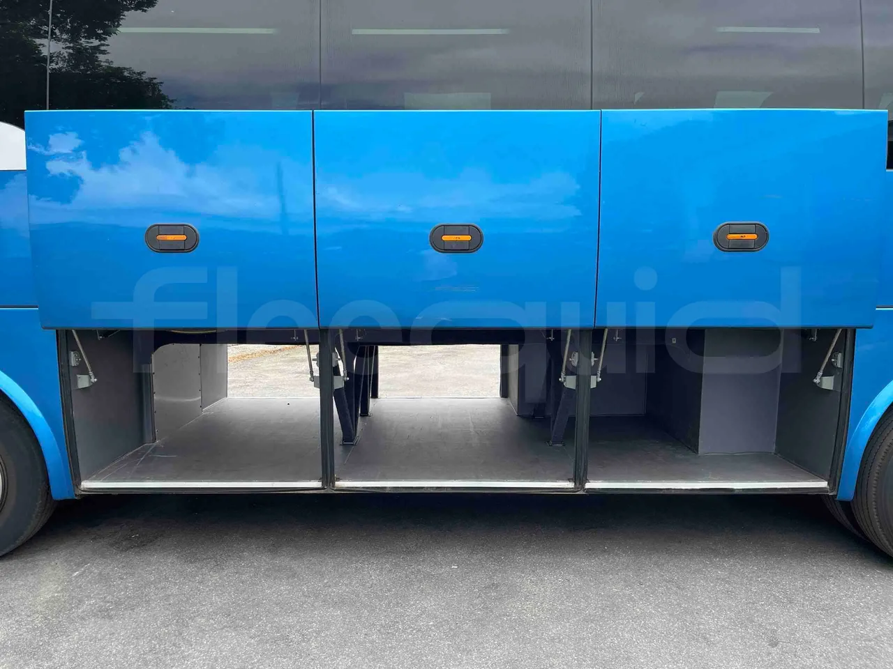King Long XMQ6996 - Luggage Rack Left Side