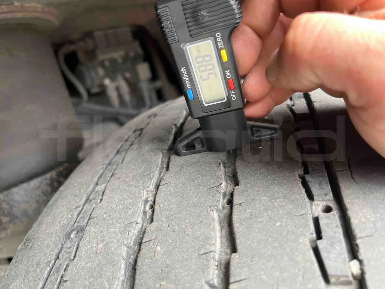 King Long XMQ6996 - Second Axle Left Side: Tyre Thickness