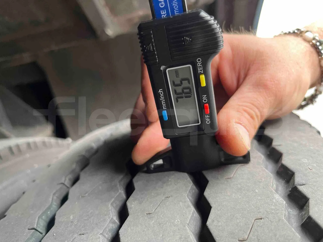 King Long XMQ6996 - Third Axle Left Side: Tyre Thickness