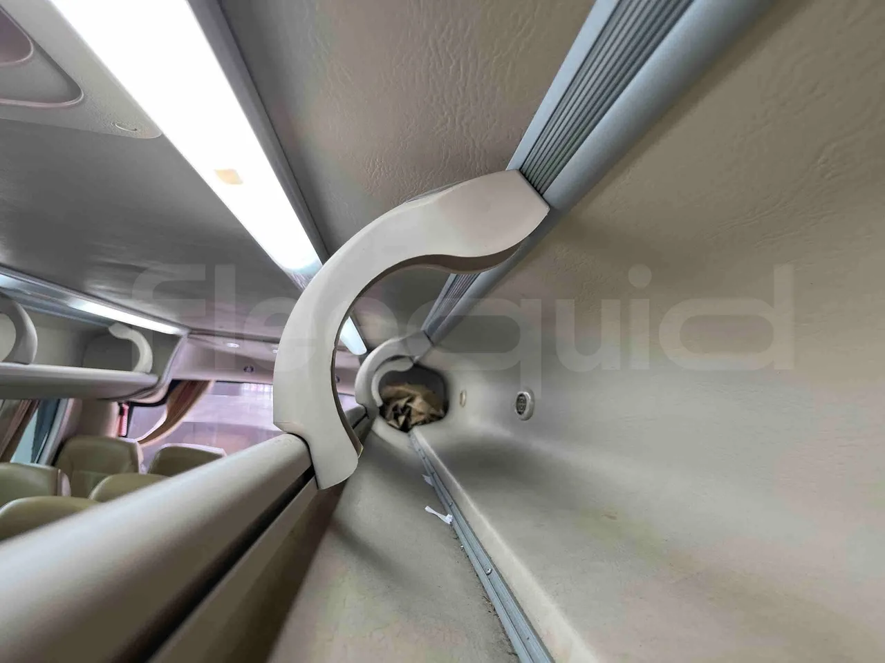 King Long XMQ6996 - Overhead Compartments