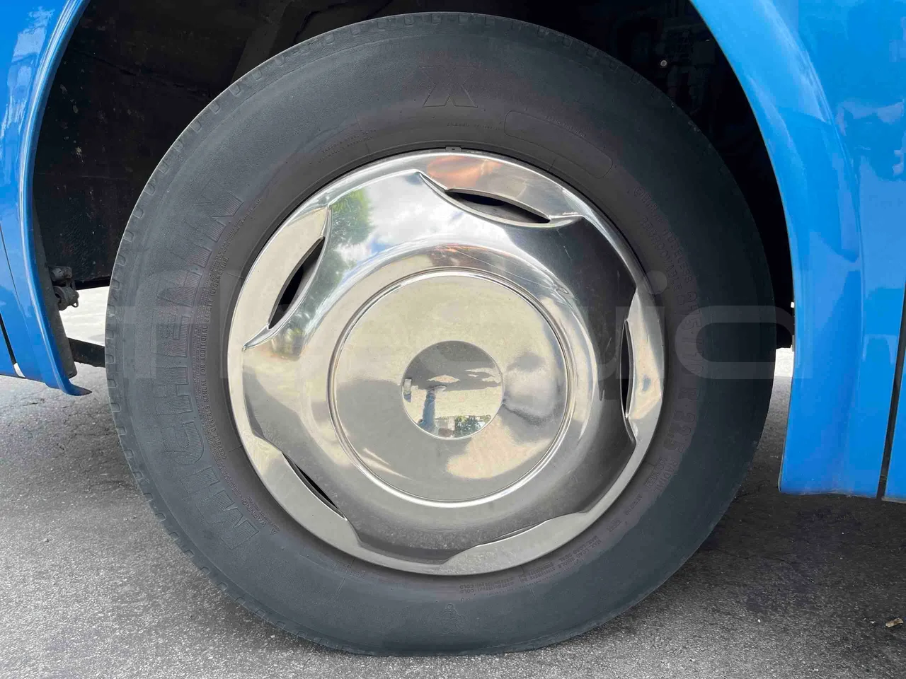 King Long XMQ6996 - First Axle Left Side: Tyre Size