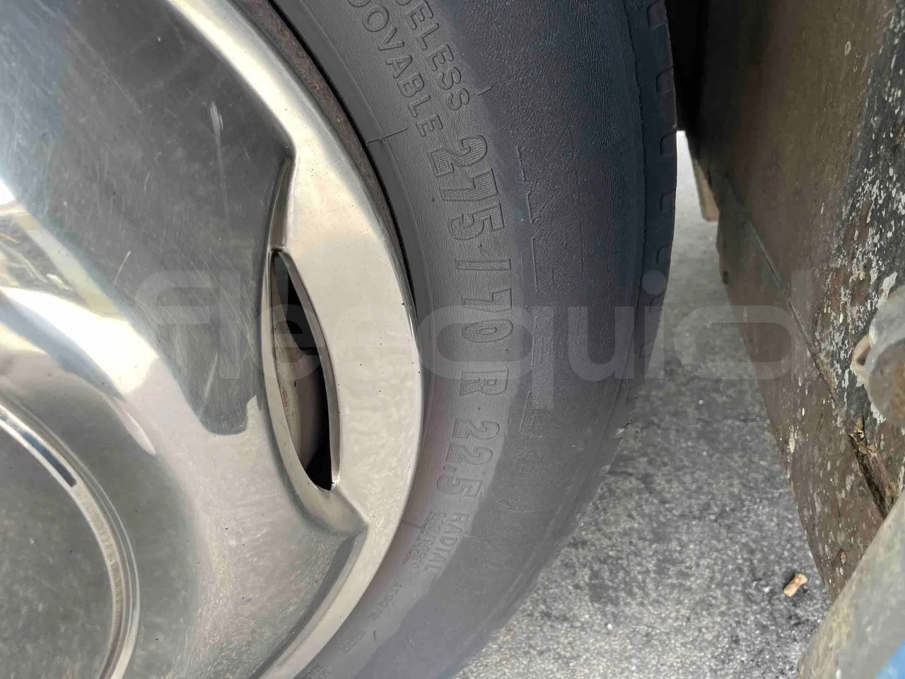 King Long XMQ6996 - First Axle Left Side: Tyre Tread