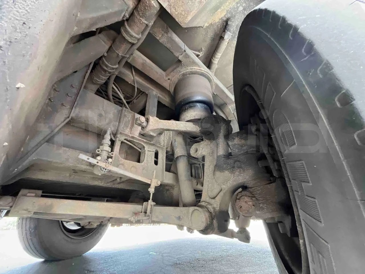 King Long XMQ6996 - First Axle Right Side